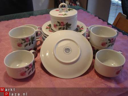 8 kop + schotels Villeroy & Boch+2 bijpassende dekselpotjes - nr. 1