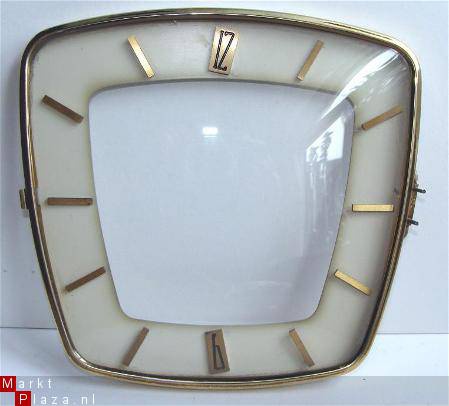 === Wijzerplaat met deurtje / bol glas = oud = 4973