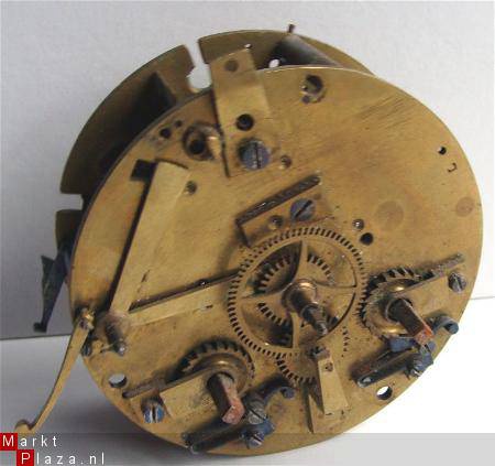 === Pendule uurwerk voor onderdelen = oud === 4964