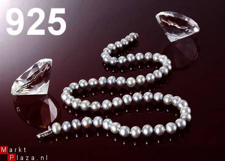 ZOETWATER PARELKETTING MET ZILVEREN (925) SLOT.