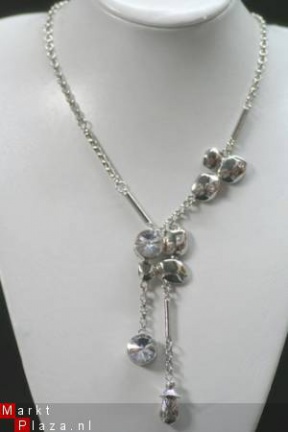 Super mooie ketting met blanke Strass.