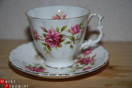 *** Royal Albert dames kop en schotel Romance *** - nr. 1