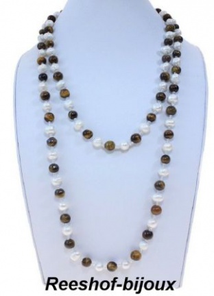 Schitterende ketting met zoetwaterparels en edelstenen.