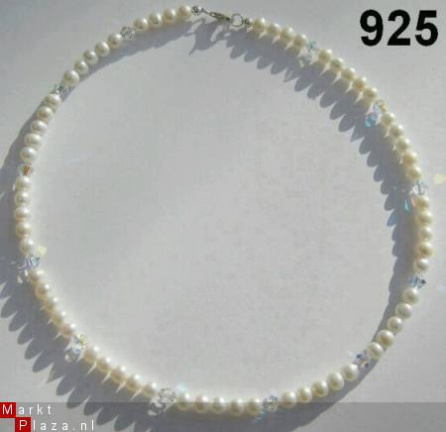 ACTIE:ZOETWATER PARELKETTING SWAROVSKI EN ZILVEREN 925. SLOT