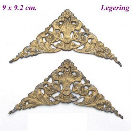 === 2 Klok hoeken = legering = oud === 9587