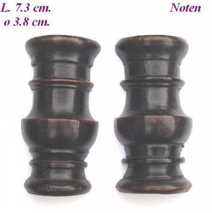 === 2 Kuif / Kast ornamentjes = oud === 10312