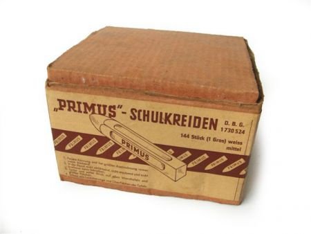 oude doos met schoolbordkrijtjes - Afbeelding 3