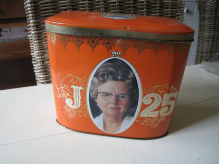 Blik ter gelegenheid van 25-jarig jubileum koningin Juliana. - nr. 1