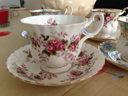 ROYAL ALBERT SHERATON SERIES ANGELA Lavender Rose Cottage G - Afbeelding 8
