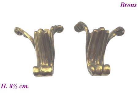 === 2 Klokstel poten = brons= oud === 17758