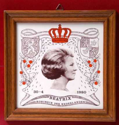 Tegel 30-4-1980 Beatrix - Kon. der Nederlanden (oranje/bruin - nr. 1