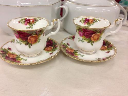 2 kop schotels Royal Albert "Old country rose" - nr. 1