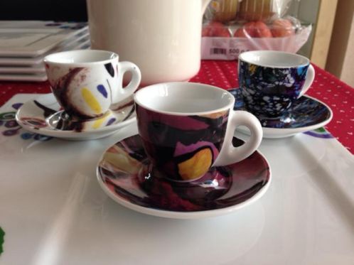 3 kunst espresso kop en schotels in de stijl van Illy - nr. 1