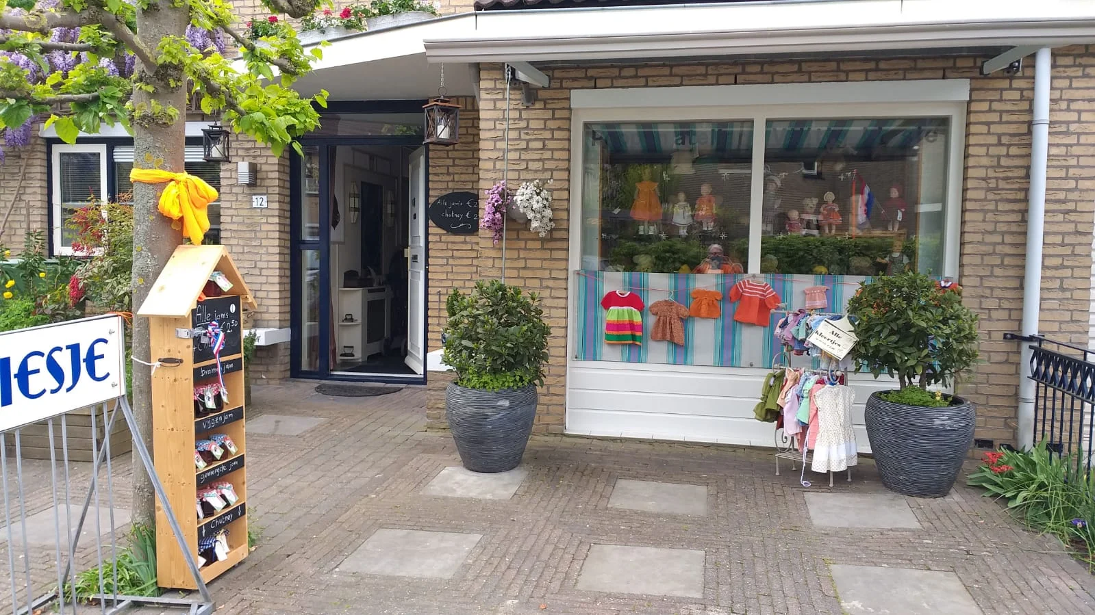 POPPENDOKTER IN LEIDEN (NEDERLAND) - nr. 1