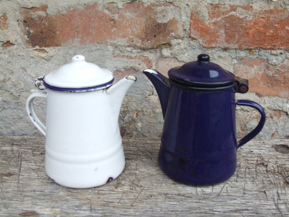 blauw kannetje van emaille