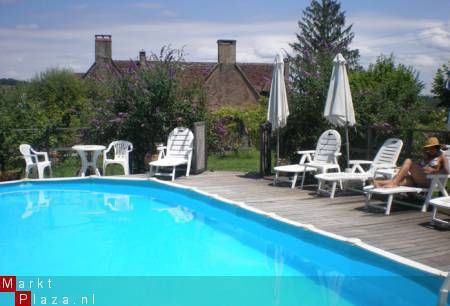 DORDOGNE -zomer! Mooie vakantiehuis zwembad,grote tuin, Wifi