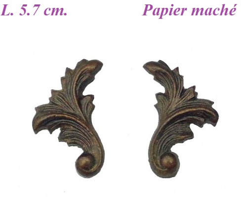 === 2 Klok ornamentjes = Papier maché = oud === 26528