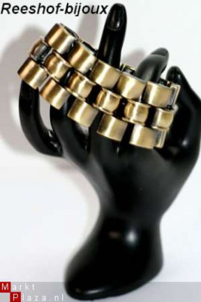 Prachtige brede massieve armband.