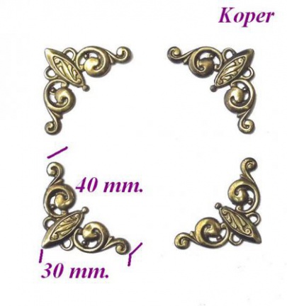 === 4 Klok hoekjes = koper = gebruikt === 20611