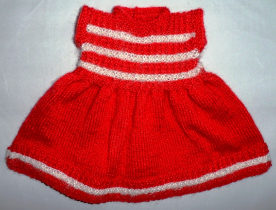 Jurkje (rood-wit) voor pop ca. 35 cm - nr. 1