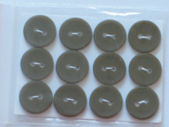 buttons brown M