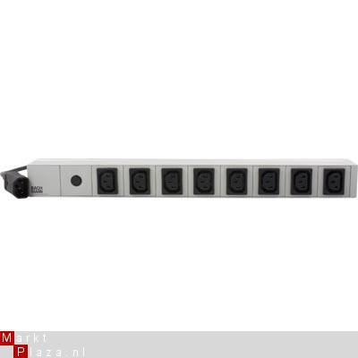 stekkerdoos 19" 19inch 8 voudig IEC-C13 female 10A zekering