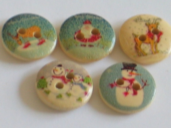 5 wood buttuns vintage christmas