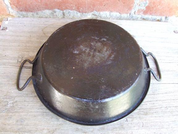 pannetje zwart-wit emaille