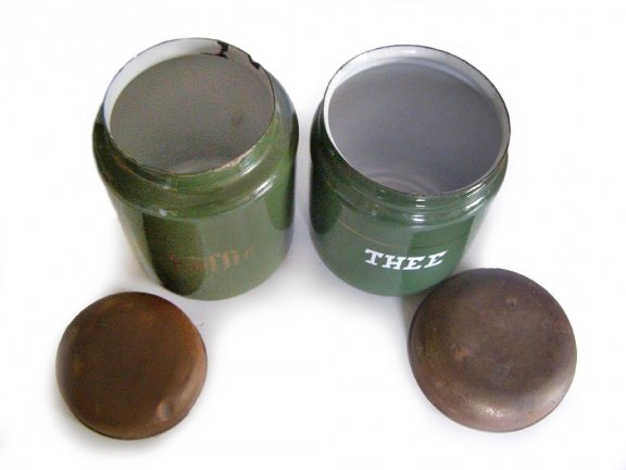 2 oude groene blikken koffie thee