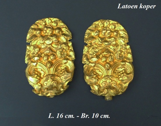 === 2 Ornamenten = latoenkoper = oud === 33107 - nr. 1