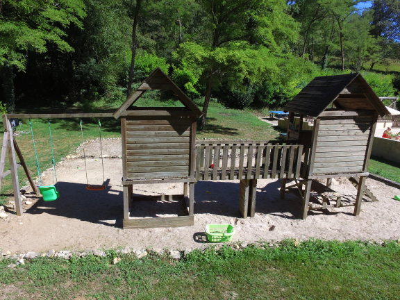 Prachtig vakantieparkje hartje Dordogne met 4 vakantiehuisjes en safaritent met prive-sanaitair. - Afbeelding 8