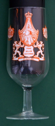Glas met voet Geboorte Prins Willem Alexander 27 april 1967 Beatrix-Claus - nr. 1