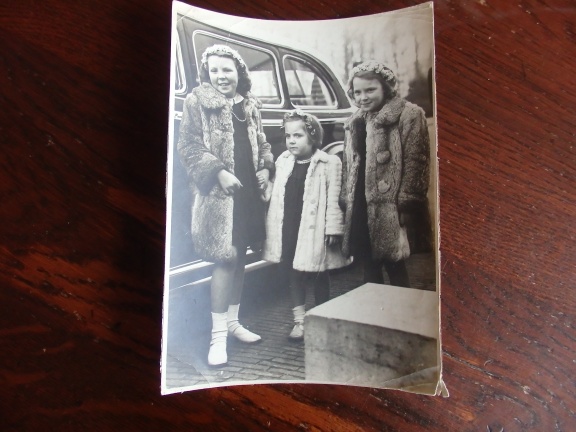 Oude foto van de drie Prinsesjes. - nr. 1