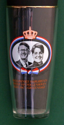 Glas Huwelijk HKH Prinses Margriet & Pieter van Vollenhoven 10 jan. 1967 - nr. 1