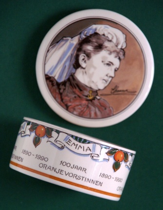 Bonbonnière 100 jaar Oranjevorstinnen 1890-1990 - Afbeelding 2