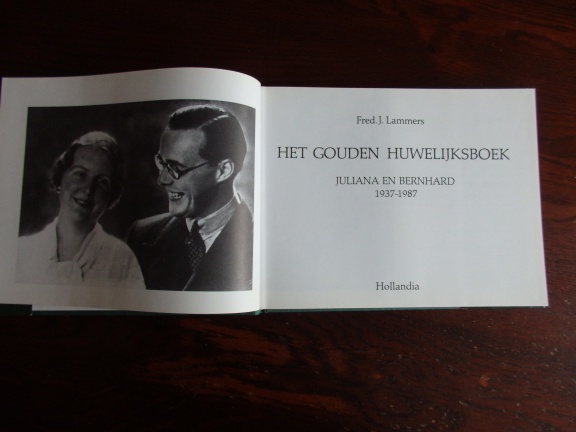 Het gouden huwelijksboek - 1937-1987 - Juliana en Bernhard. - Afbeelding 2