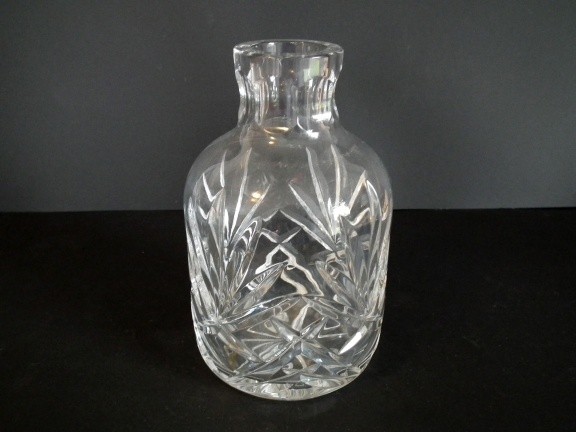 2 charmante vaasjes van geslepen glas