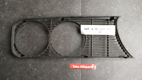 Alfa Romeo Berlina 2000 Grill 105.12.59.450.00 Rechts Used - nr. 1
