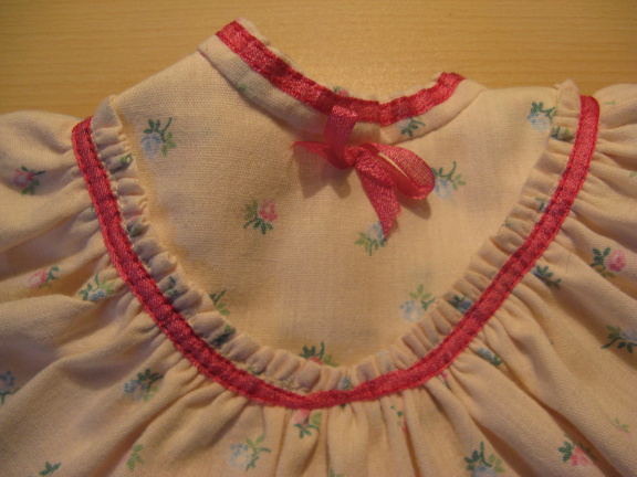 Een vintage poppenkleedje...voor een pop van ca. 50 cm - Afbeelding 2