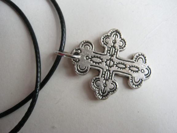ketting zwart leer met keltisch kruis cross kruisje zilverkleur - nr. 1