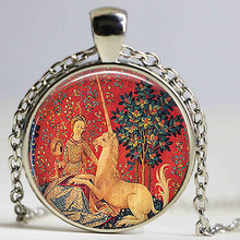 spirituele vintage hanger dame met de eenhoorn amulet unicorn mytisch paard - nr. 1