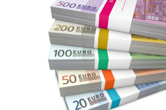 Wikkels om Euro bankbiljetten snel te verpakken. - nr. 1