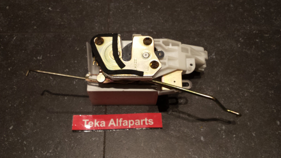 Mitsubishi Galant E50A Deurslot / Car Door Lock / Türschloß / MR137647 / NOS - nr. 1