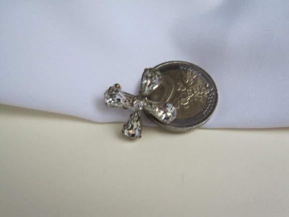Broche zilverkleurig klavertje vier model foiled glas 2.2x2.2 cm - Afbeelding 2