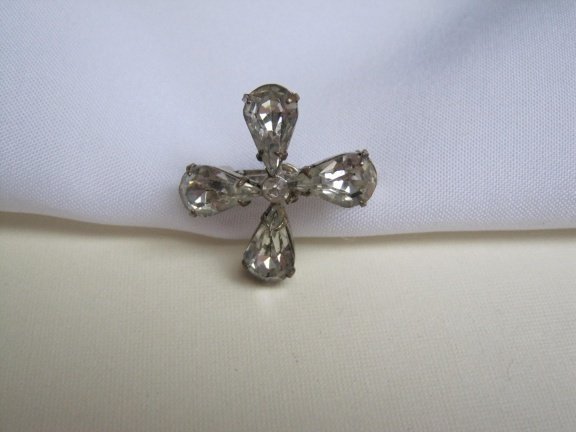 Broche zilverkleurig klavertje vier model foiled glas 2.2x2.2 cm - Afbeelding 4