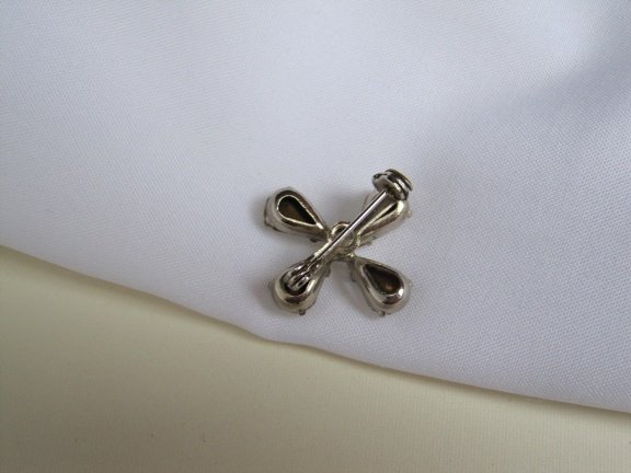 Broche zilverkleurig klavertje vier model foiled glas 2.2x2.2 cm - Afbeelding 5