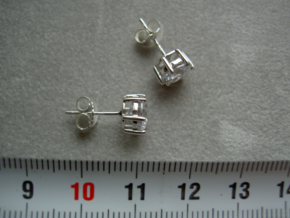 Zilveren zirkonia 7 mm oorbellen (6 potige zetting)