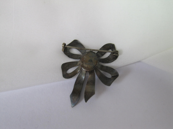 Zilveren broche antiek Art Deco strikmodel met rood/roze ster saffier 3.4x4.2 cm - Afbeelding 2