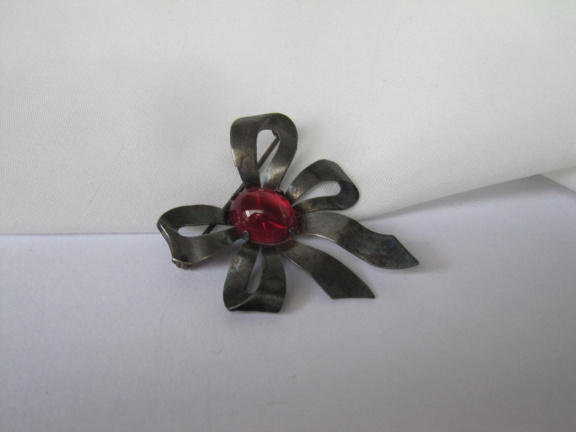 Zilveren broche antiek Art Deco strikmodel met rood/roze ster saffier 3.4x4.2 cm - Afbeelding 4