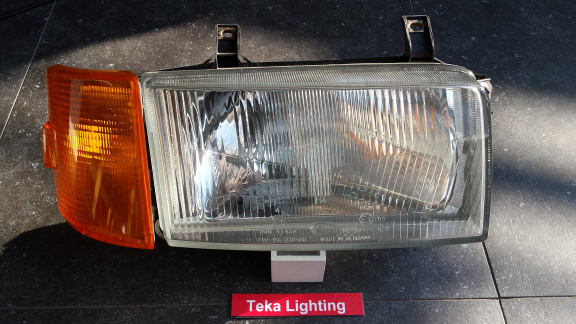VW Transporter T4 (90-03) Koplamp Hella 302136 37000 H4 Rechts NOS - nr. 1